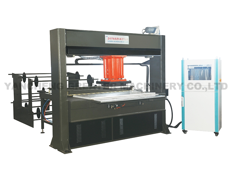 Moving head cutting machine for roller material with Automatic typesetting