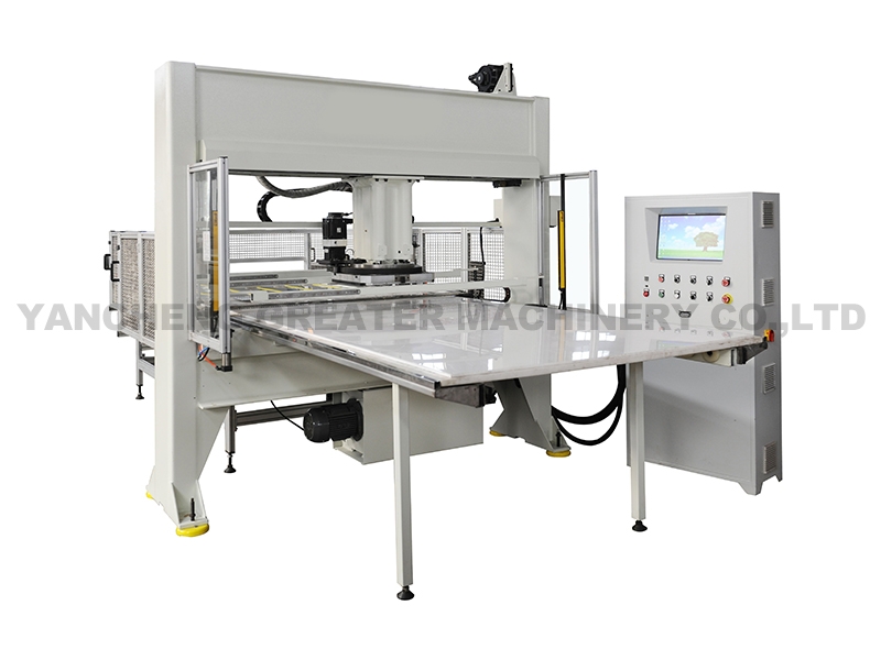 Moving head cutting machine for sheet material with automatic typesetting